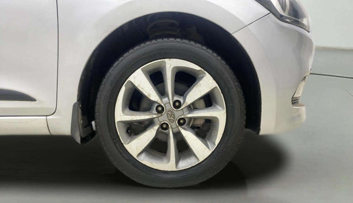 2017 Hyundai Elite i20 ASTA 1.2 (O), Petrol, Manual, 27,186 km, Right Front Wheel
