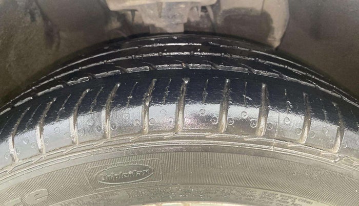 2017 Hyundai Elite i20 ASTA 1.2 (O), Petrol, Manual, 27,186 km, Right Front Tyre Tread