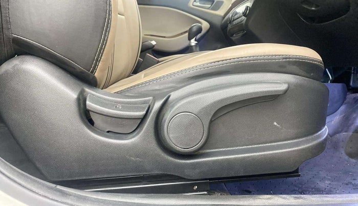 2017 Hyundai Elite i20 ASTA 1.2 (O), Petrol, Manual, 27,186 km, Driver Side Adjustment Panel
