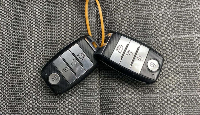 2023 KIA SONET HTK PLUS 1.0 IMT, Petrol, Manual, 12,765 km, Key Close Up