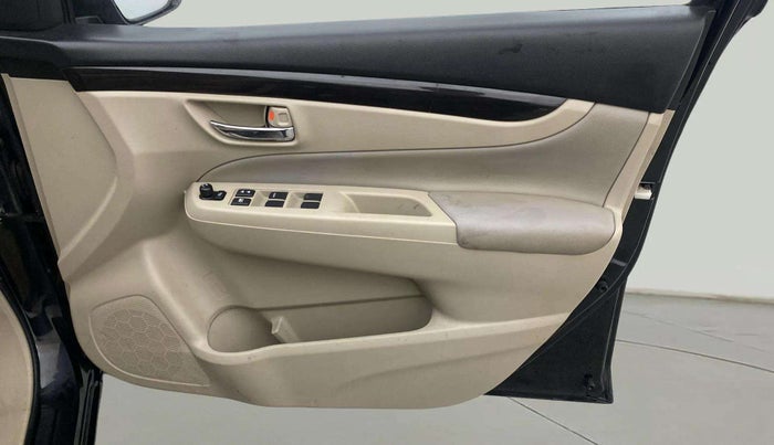 2017 Maruti Ciaz ZETA 1.4  MT PETROL, Petrol, Manual, 20,163 km, Driver Side Door Panels Control