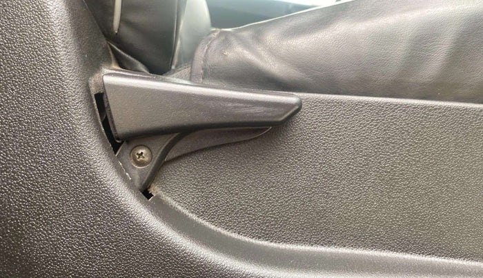 2018 Tata NEXON XM PETROL, Petrol, Manual, 63,006 km, Driver Side Adjustment Panel