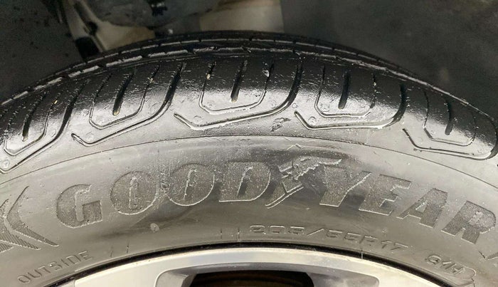 2022 Volkswagen TAIGUN TOPLINE 1.0 TSI AT, Petrol, Automatic, 38,365 km, Right Front Tyre Tread