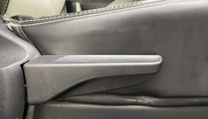2022 Volkswagen TAIGUN TOPLINE 1.0 TSI AT, Petrol, Automatic, 38,365 km, Driver Side Adjustment Panel
