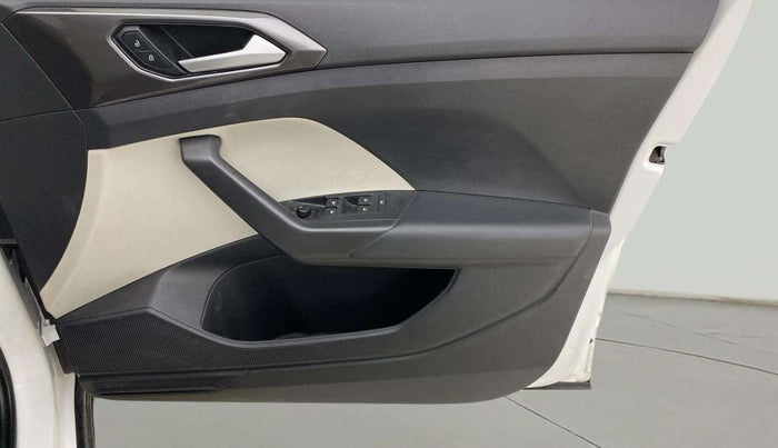 2022 Volkswagen TAIGUN TOPLINE 1.0 TSI AT, Petrol, Automatic, 38,365 km, Driver Side Door Panels Control