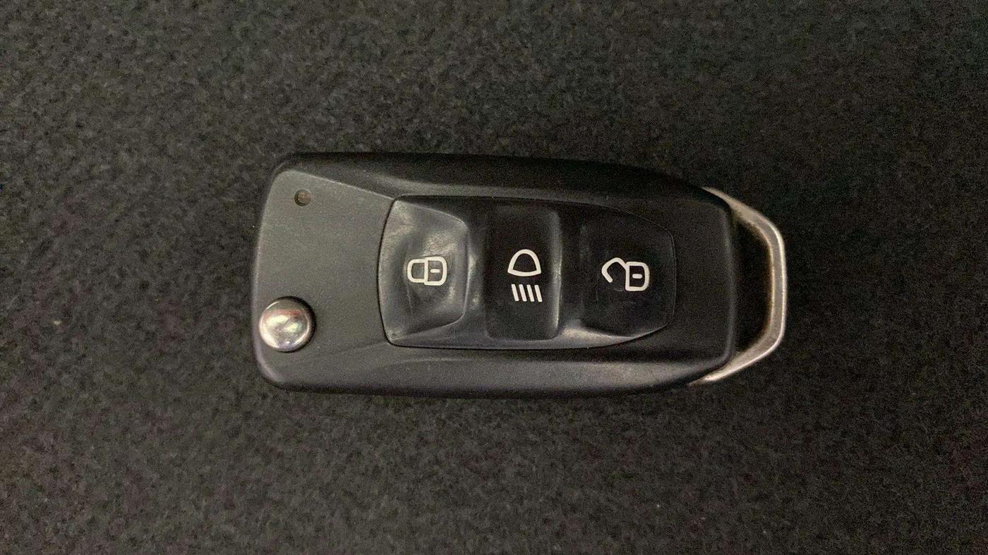 2017 Tata Tiago XZ PETROL, CNG, Manual, 92,529 km, Key Close Up