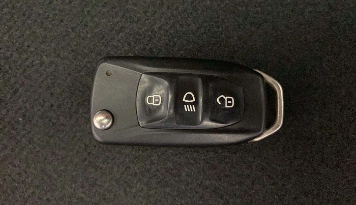 2017 Tata Tiago XZ PETROL, CNG, Manual, 92,453 km, Key Close Up