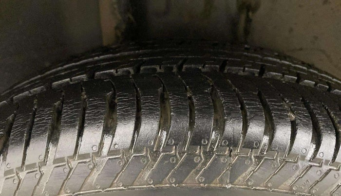 2013 Ford Ecosport TITANIUM 1.5L DIESEL (OPT), Diesel, Manual, 1,19,324 km, Right Rear Tyre Tread