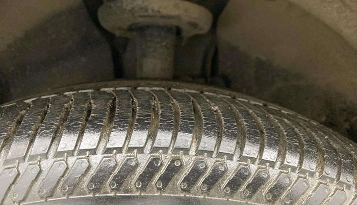 2013 Ford Ecosport TITANIUM 1.5L DIESEL (OPT), Diesel, Manual, 1,19,324 km, Left Front Tyre Tread