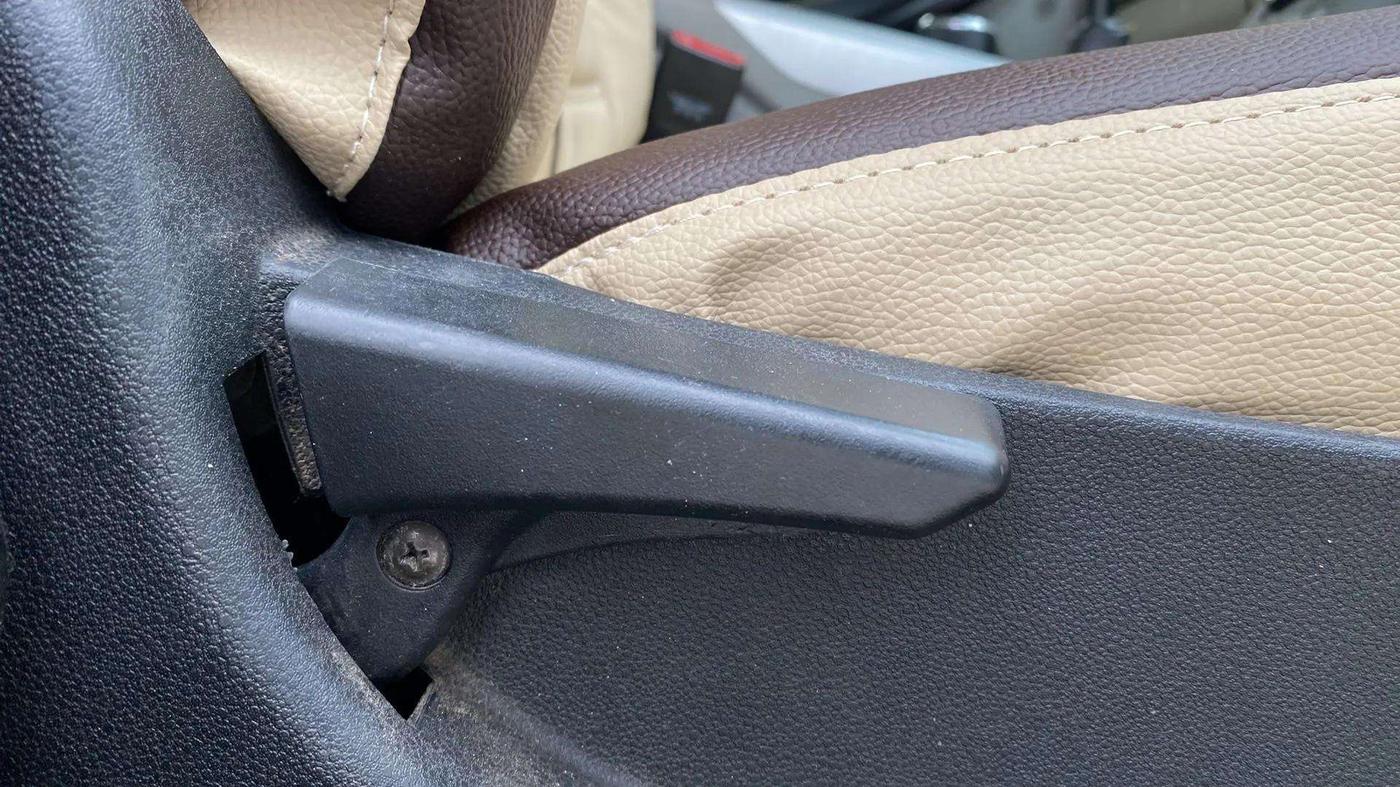 2018 Tata NEXON XM PETROL, Petrol, Manual, 57,883 km, Driver Side Adjustment Panel