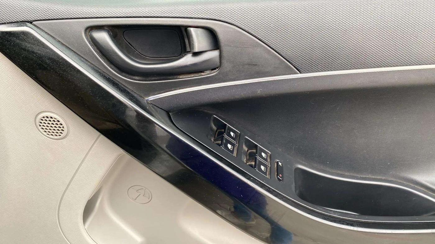 2018 Tata NEXON XM PETROL, Petrol, Manual, 57,883 km, Driver Side Door Panels Control