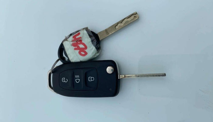2018 Tata NEXON XM PETROL, Petrol, Manual, 57,883 km, Key Close Up