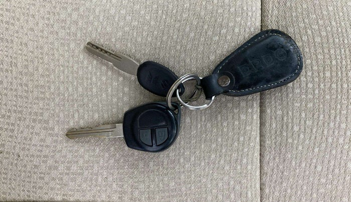 2013 Maruti Swift Dzire VDI, Diesel, Manual, 1,19,038 km, Key Close Up