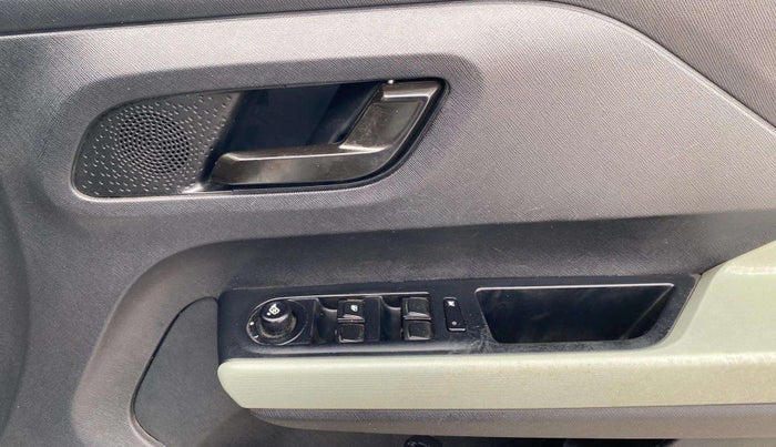 2022 Tata PUNCH ADVENTURE MT, Petrol, Manual, 49,310 km, Driver Side Door Panels Control
