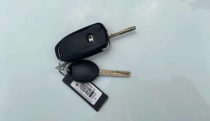 2022 Tata PUNCH ADVENTURE MT, Petrol, Manual, 49,310 km, Key Close Up