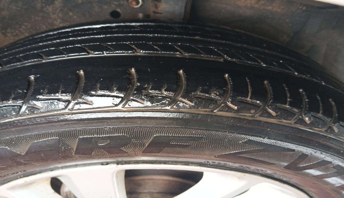 2012 Maruti Swift ZDI, Diesel, Manual, 78,615 km, Right Front Tyre Tread