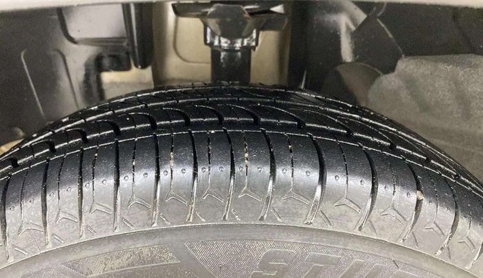 2016 Renault Kwid RXT 1.0, Petrol, Manual, 47,472 km, Left Front Tyre Tread