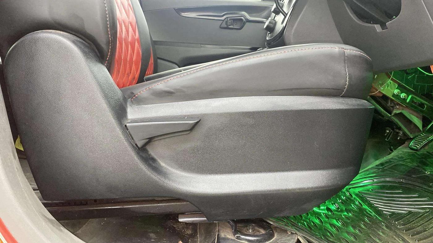 2018 Mahindra KUV 100 NXT K2 D 6S, Diesel, Manual, 38,661 km, Driver Side Adjustment Panel