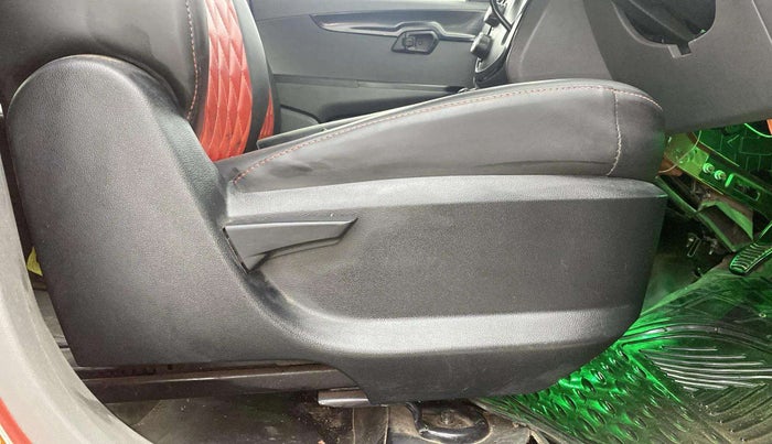 2018 Mahindra KUV 100 NXT K2 D 6S, Diesel, Manual, 38,661 km, Driver Side Adjustment Panel