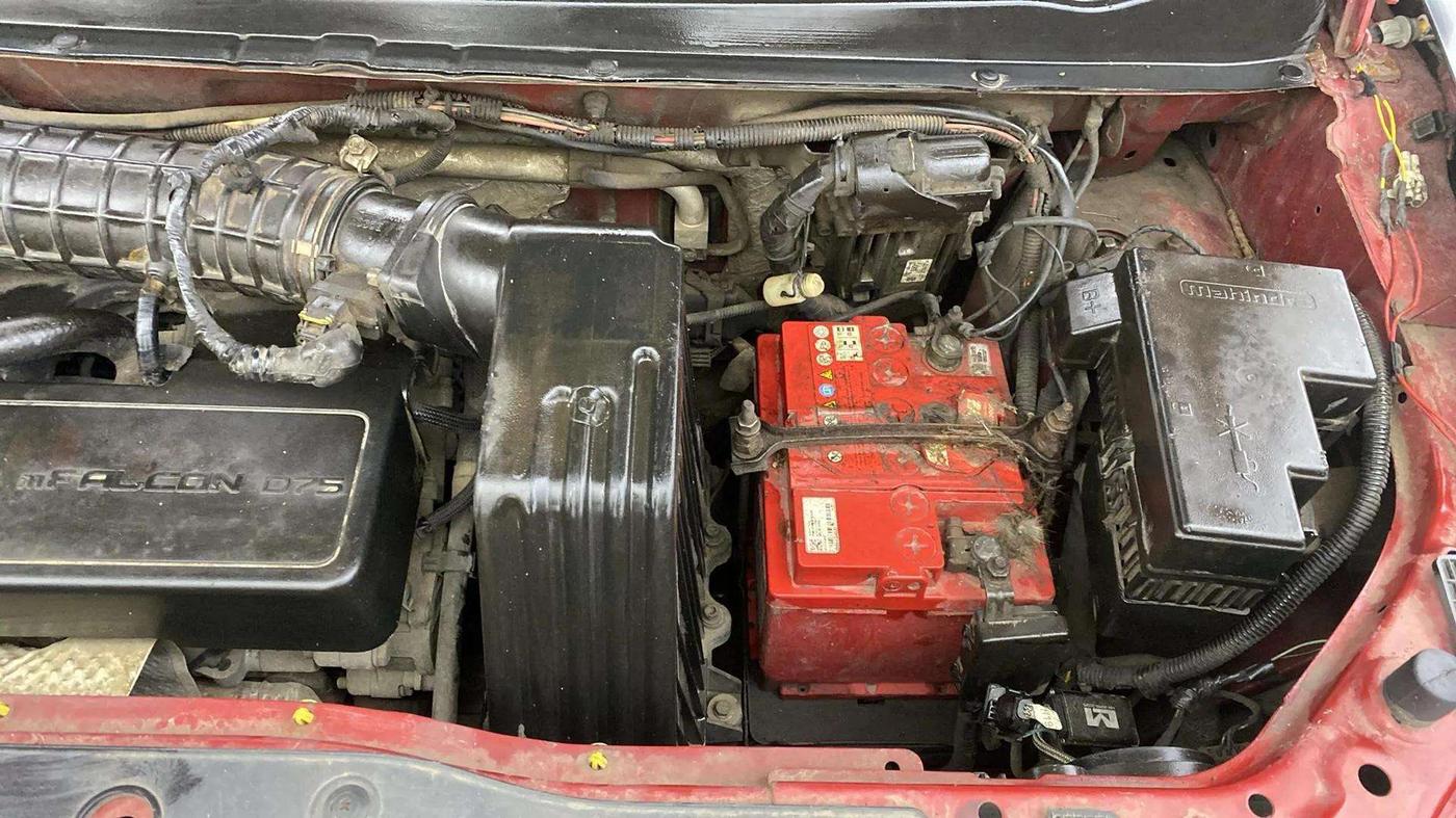 2018 Mahindra KUV 100 NXT K2 D 6S, Diesel, Manual, 38,661 km, Engine View - Left