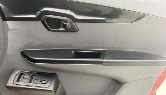 2018 Mahindra KUV 100 NXT K2 D 6S, Diesel, Manual, 38,661 km, Driver Side Door Panels Control
