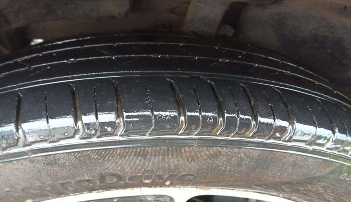 2016 Renault Duster 85 PS RXL DIESEL, Diesel, Manual, 1,03,849 km, Left Front Tyre Tread