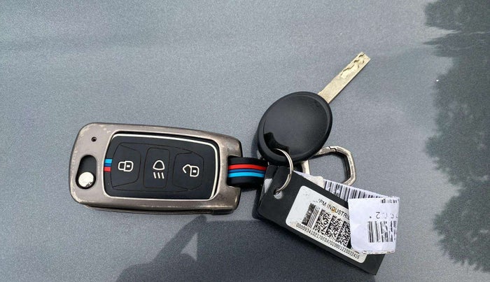 2020 Tata NEXON XZ PETROL, Petrol, Manual, 62,773 km, Key Close Up