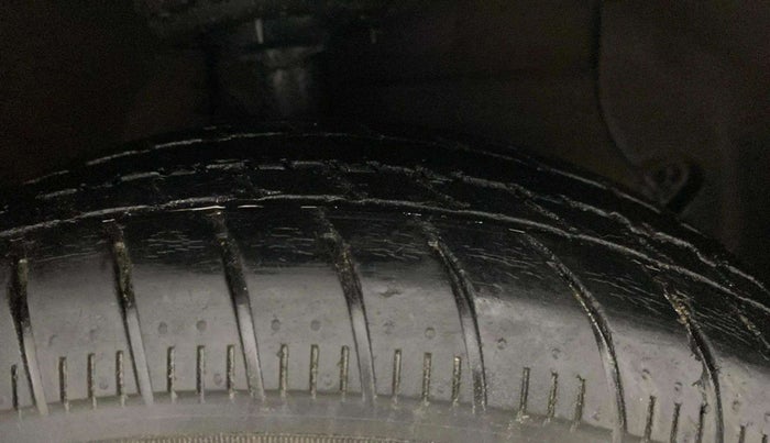 2014 Hyundai Xcent S (O) 1.2, Petrol, Manual, 1,36,150 km, Right Front Tyre Tread