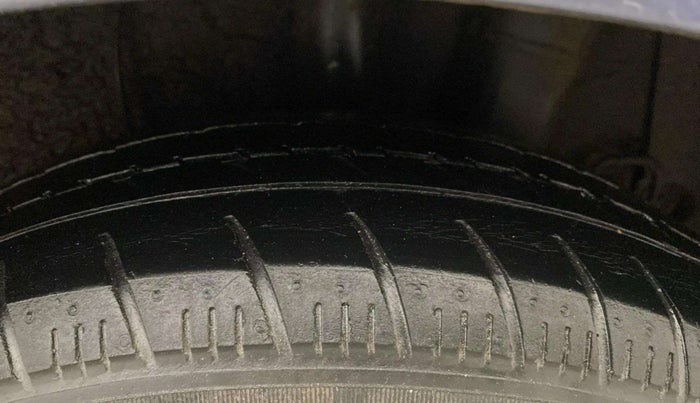 2014 Hyundai Xcent S (O) 1.2, Petrol, Manual, 1,36,150 km, Left Rear Tyre Tread