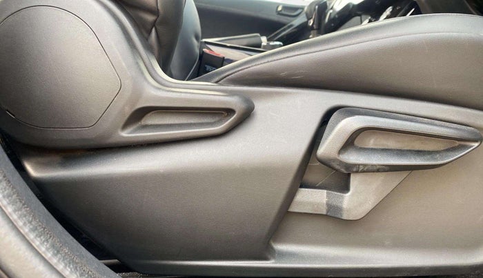 2021 Tata NEXON XZ PLUS (O) PETROL DARK EDITION, Petrol, Manual, 64,095 km, Driver Side Adjustment Panel