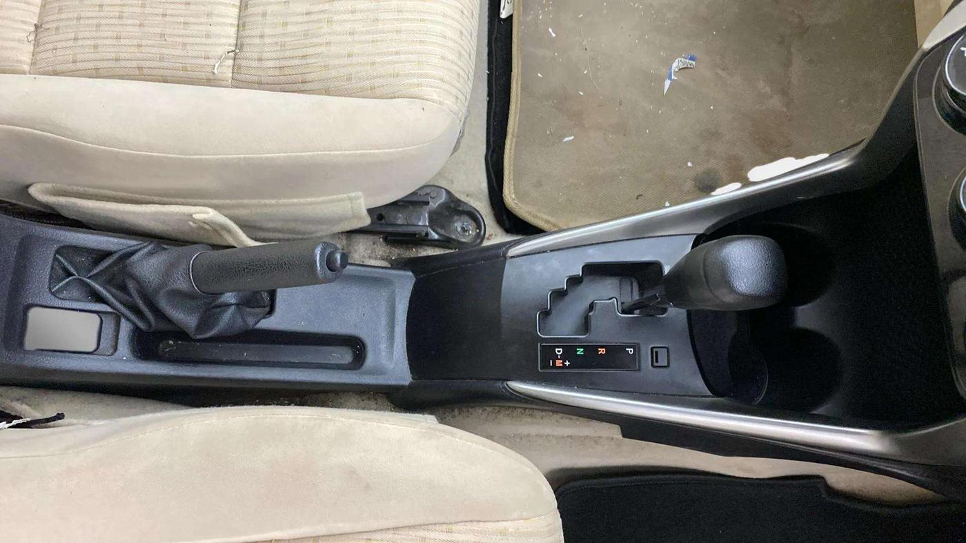 2018 Toyota YARIS J CVT, Petrol, Automatic, 80,397 km, Gear Lever