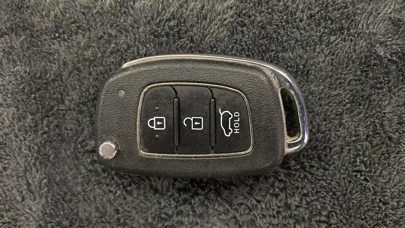 2022 Hyundai VENUE S (O) 1.0 TURBO IMT, Petrol, Manual, 33,378 km, Key Close Up