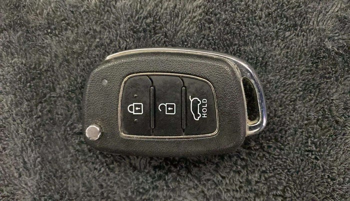 2022 Hyundai VENUE S (O) 1.0 TURBO IMT, Petrol, Manual, 33,106 km, Key Close Up
