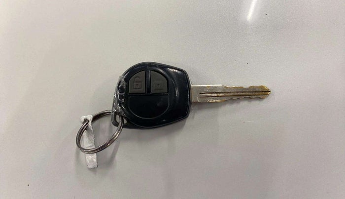 2015 Maruti Swift VXI, Petrol, Manual, 56,272 km, Key Close Up
