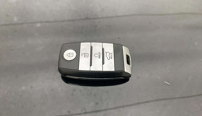 2021 KIA SONET HTX 1.0 IMT, Petrol, Manual, 64,226 km, Key Close Up