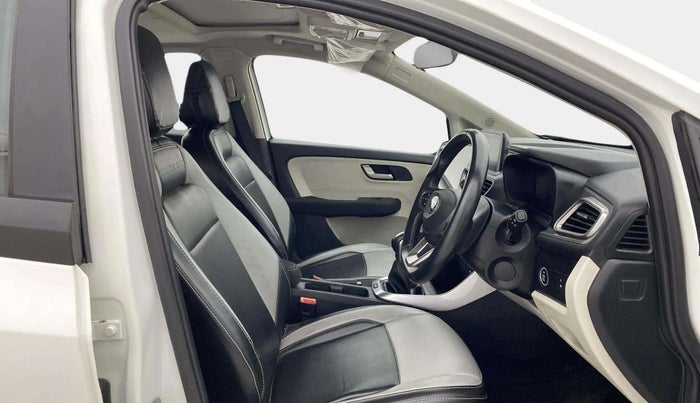 2024 Tata ALTROZ  XZ PLUS (S) , Diesel, Manual, 33,903 km, Right Side Front Door Cabin