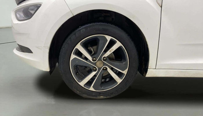 2024 Tata ALTROZ  XZ PLUS (S) , Diesel, Manual, 33,903 km, Left Front Wheel