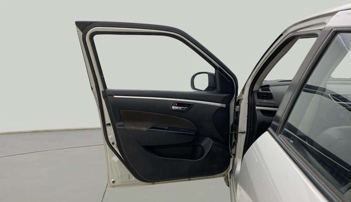 2017 Maruti Swift VXI O, Petrol, Manual, 1,01,798 km, LHS Front Door