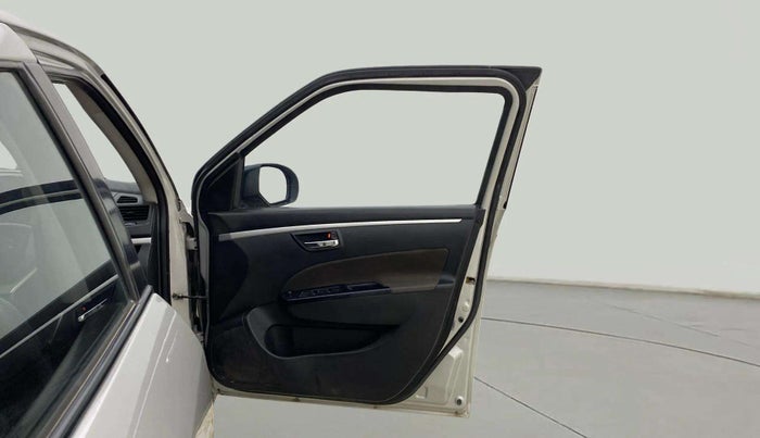 2017 Maruti Swift VXI O, Petrol, Manual, 1,01,798 km, RHS Front Door