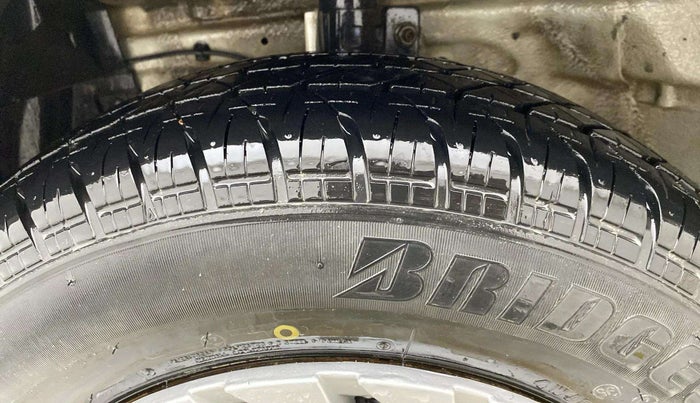 2017 Maruti Swift VXI O, Petrol, Manual, 1,01,798 km, Left Front Tyre Tread
