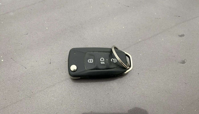 2019 Tata Tiago XZ PETROL, Petrol, Manual, 76,182 km, Key Close Up
