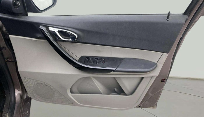 2019 Tata Tiago XZ PETROL, Petrol, Manual, 76,182 km, Driver Side Door Panels Control