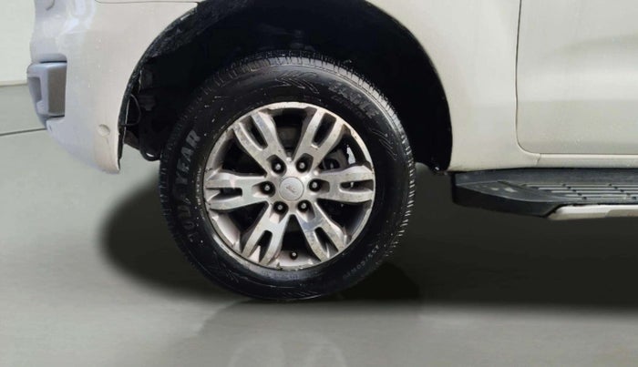 2016 Ford Endeavour TITANIUM 3.2 4X4 AT, Diesel, Automatic, 1,10,543 km, Left Front Wheel