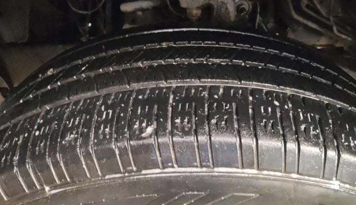 2016 Ford Endeavour TITANIUM 3.2 4X4 AT, Diesel, Automatic, 1,10,543 km, Left Front Tyre Tread
