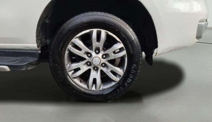 2016 Ford Endeavour TITANIUM 3.2 4X4 AT, Diesel, Automatic, 1,10,543 km, Left Rear Wheel