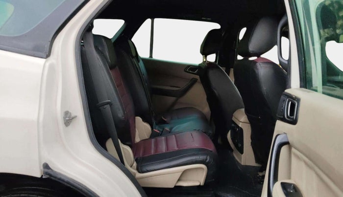 2016 Ford Endeavour TITANIUM 3.2 4X4 AT, Diesel, Automatic, 1,10,543 km, Right Side Rear Door Cabin