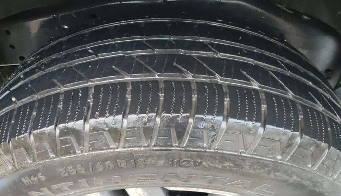 2016 Ford Endeavour TITANIUM 3.2 4X4 AT, Diesel, Automatic, 1,10,543 km, Right Rear Tyre Tread