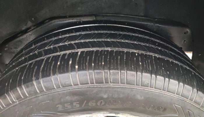 2016 Ford Endeavour TITANIUM 3.2 4X4 AT, Diesel, Automatic, 1,10,543 km, Left Rear Tyre Tread