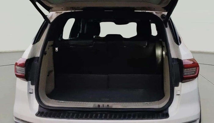 2016 Ford Endeavour TITANIUM 3.2 4X4 AT, Diesel, Automatic, 1,10,543 km, Boot Inside