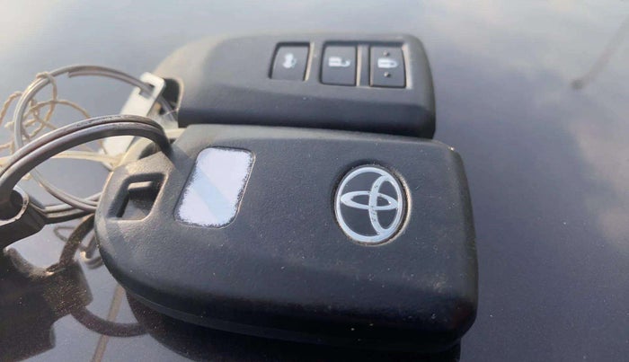 2018 Toyota YARIS V CVT, Petrol, Automatic, 76,153 km, Key Close Up